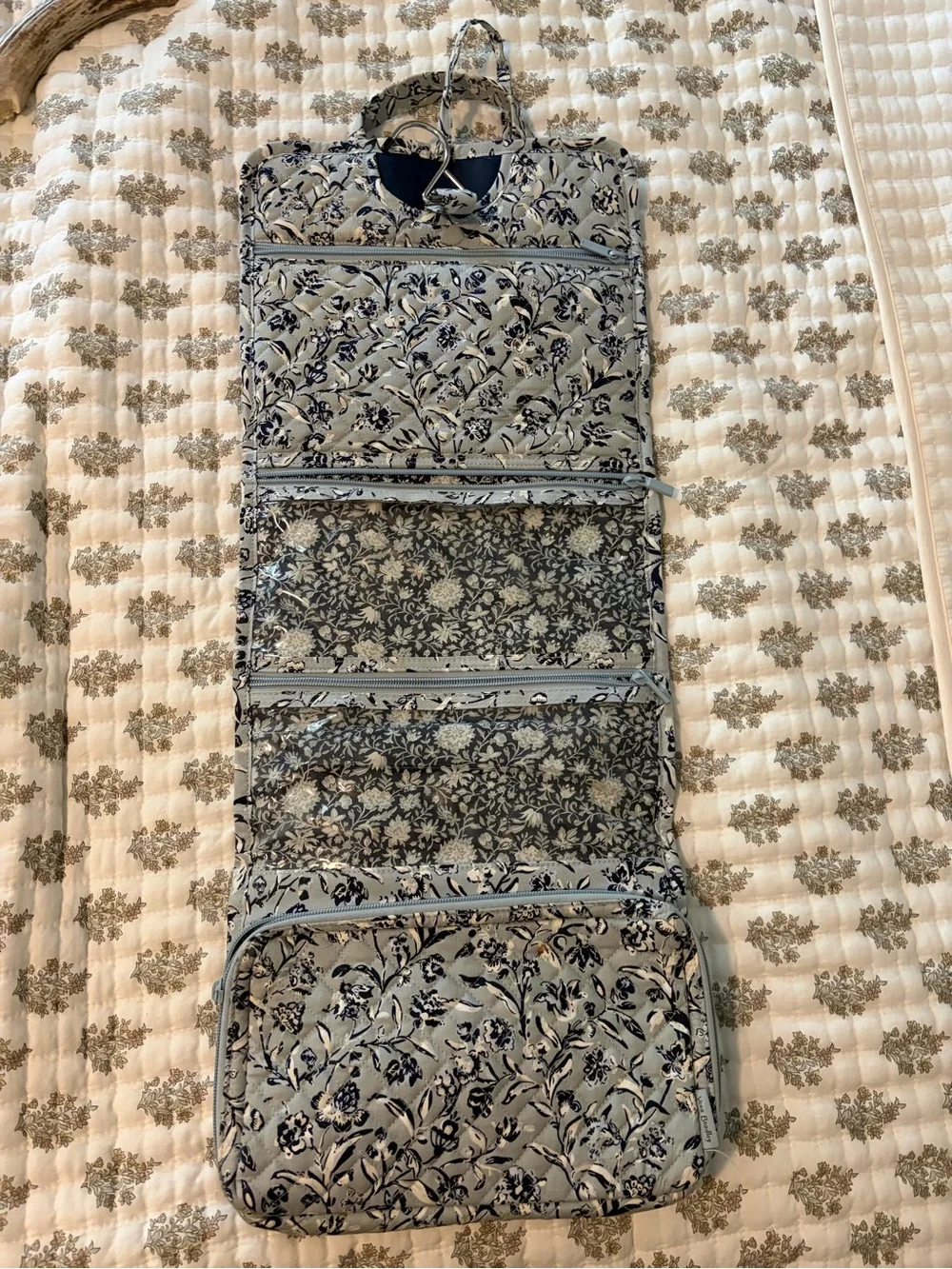 Vera Bradley Floral Quilted Hanging Organizer Skirt Bag - Gray